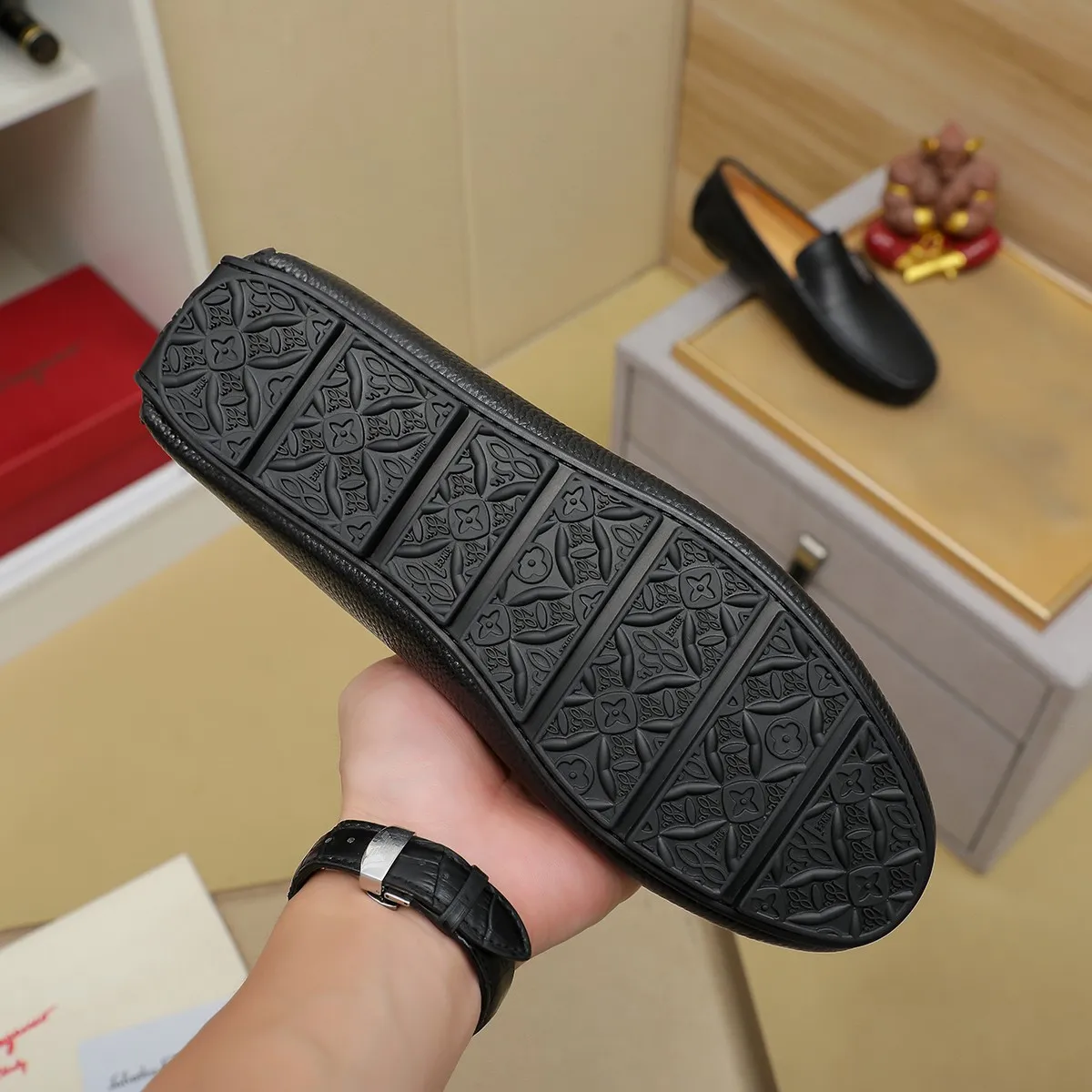 Men's shoes 💰360 🕷🕷【Ferragamo】Ferragamo Popular fashionable casual slip-on shoes🇨🇳Official website counter 1:1 production, original mold opening💯Good quality visible, imported high-end first-layer calfskin, luxurious pigskin lining🌿Very clear texture, high-quality waterproof, non-slip and wear-resistant outsole🎋High quality and low price, truly handmade🍓Color, code number 38-45